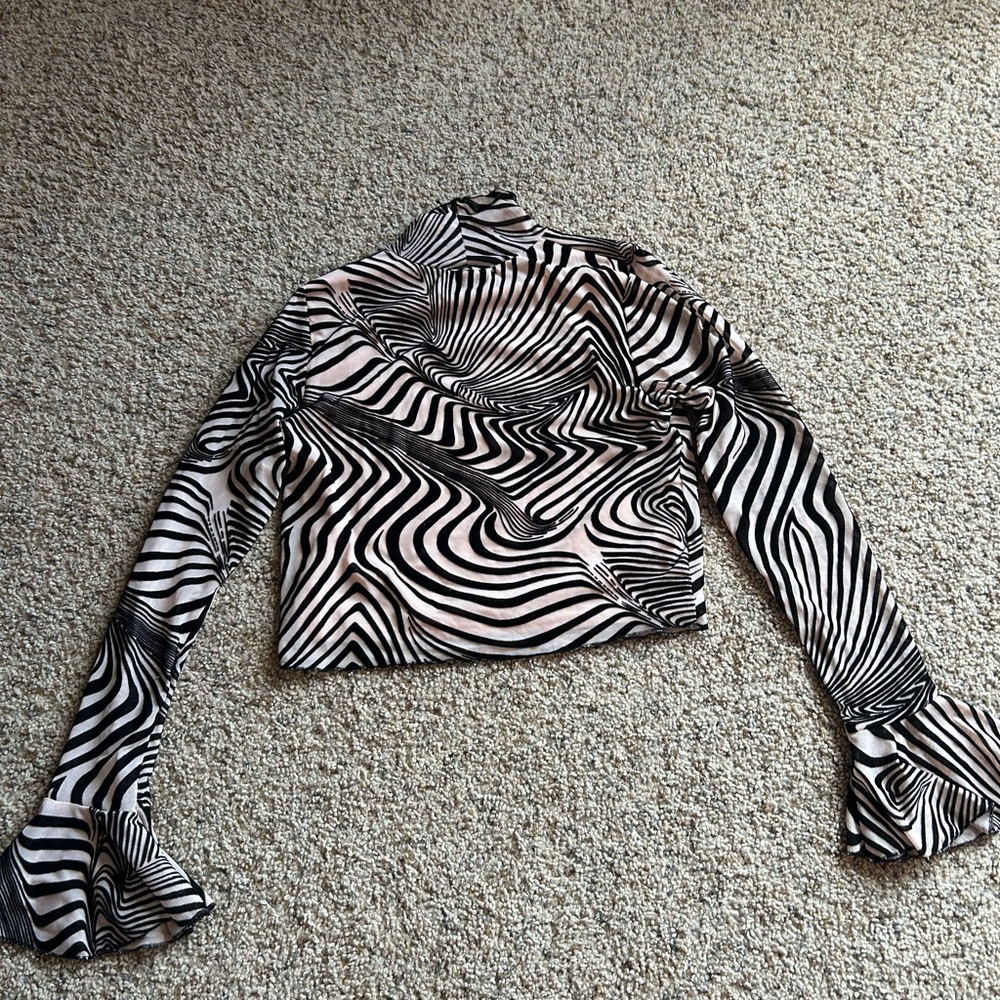 Nasty Gal Black and Cream Swirl Design